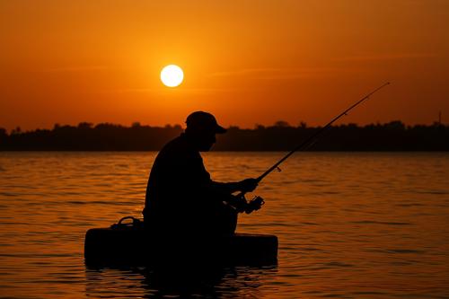 Tra Reti e Maree: Vita Quotidiana dei Pescatori di Cuba